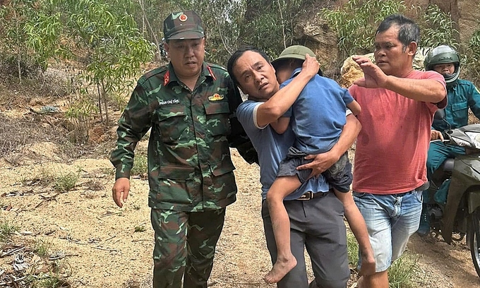 Loyal dog keeps lost Vietnamese boy safe through night on mountain