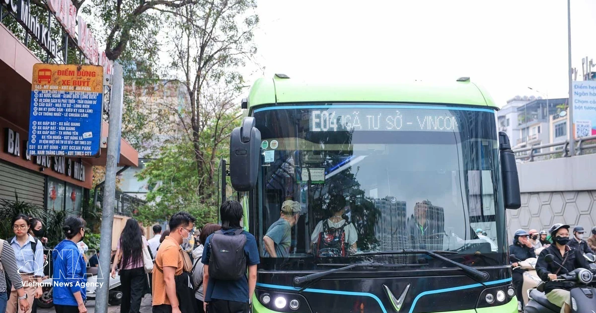 Hanoi deploys 28 new electric buses to expand green transport
