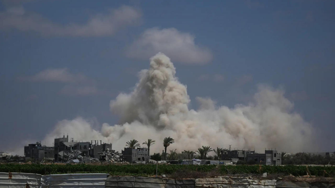 Israel launches airstrikes after Gaza balloon and kite attacks