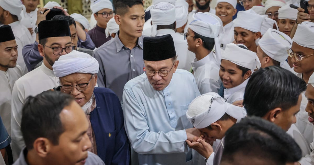 Muslims must lead by example through integrity, says PM Anwar