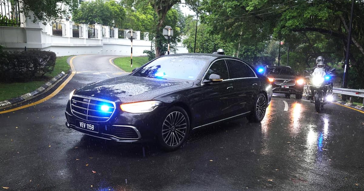 Anwar tiba di Istana Negeri Sembilan untuk menghadap Tuanku Muhriz