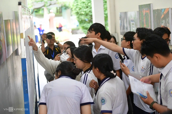 Universities' IELTS policies drive costly test rush among Vietnamese students