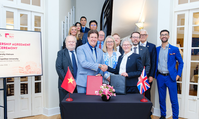 Đại học Anh và Manchester Metropolitan mở rộng hợp tác giáo dục kết hợp thực tế