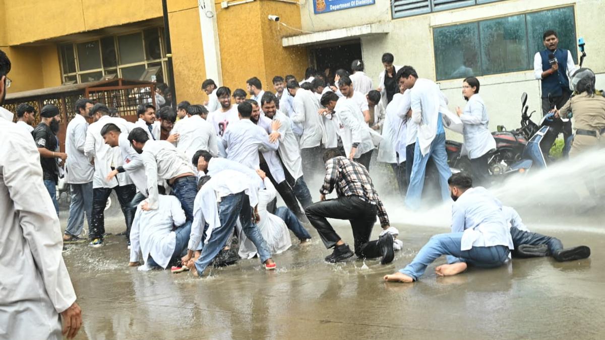 Inquiry launched into police response to Bhopal intern doctor protest