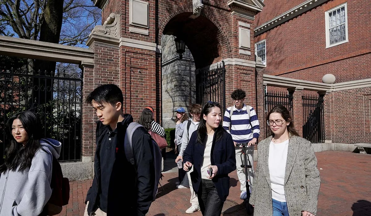 US plans steep fee for international student work permits