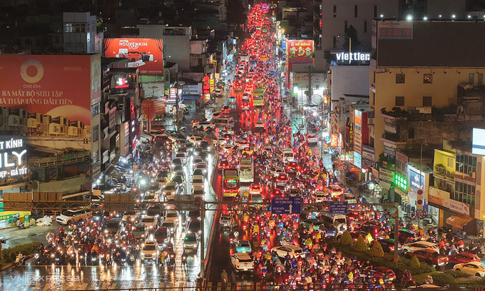 Downpour paralyzes Ho Chi Minh City traffic during evening rush