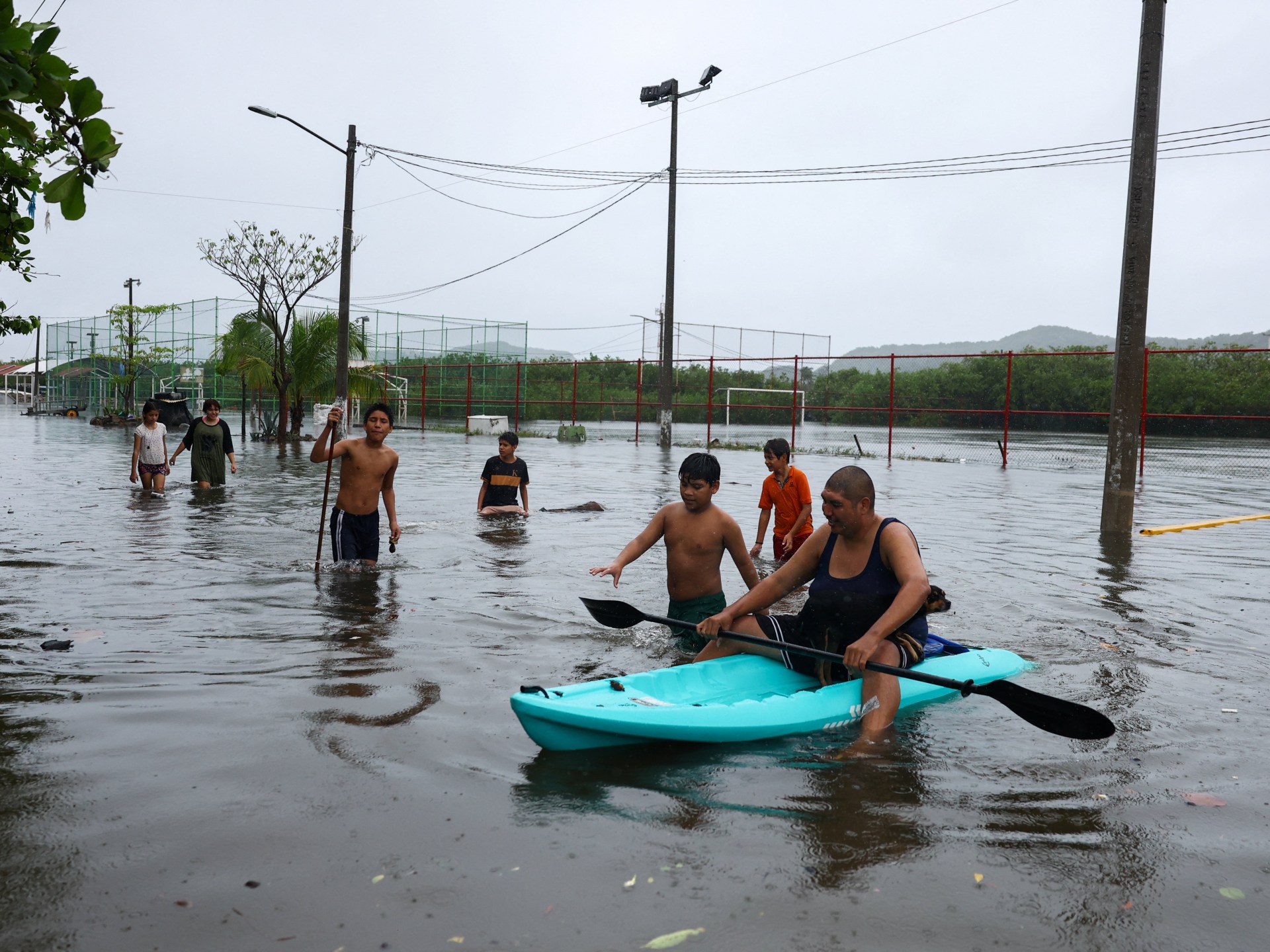 Mexican President Warns of Severe Storm Risk as Hurricane Simon Intensifies