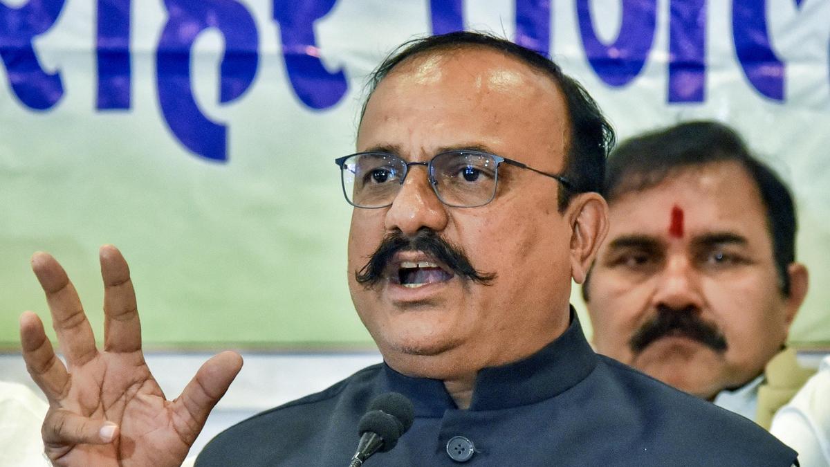 Maharashtra opposition leader calls for CM's resignation over law and order