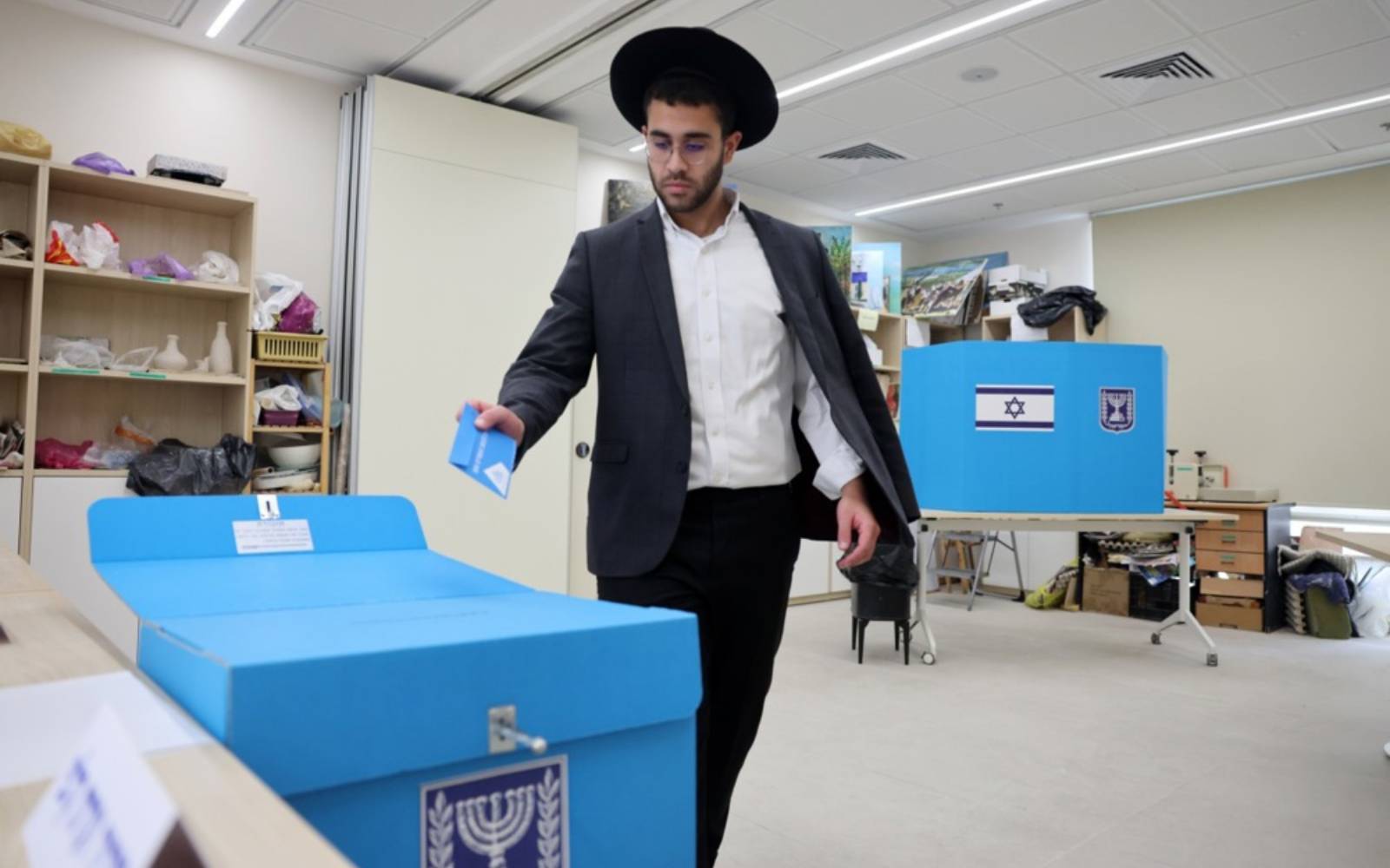 Tinjauan keluar pemilihan Israel menunjukkan blok pembangkang unggul tipis