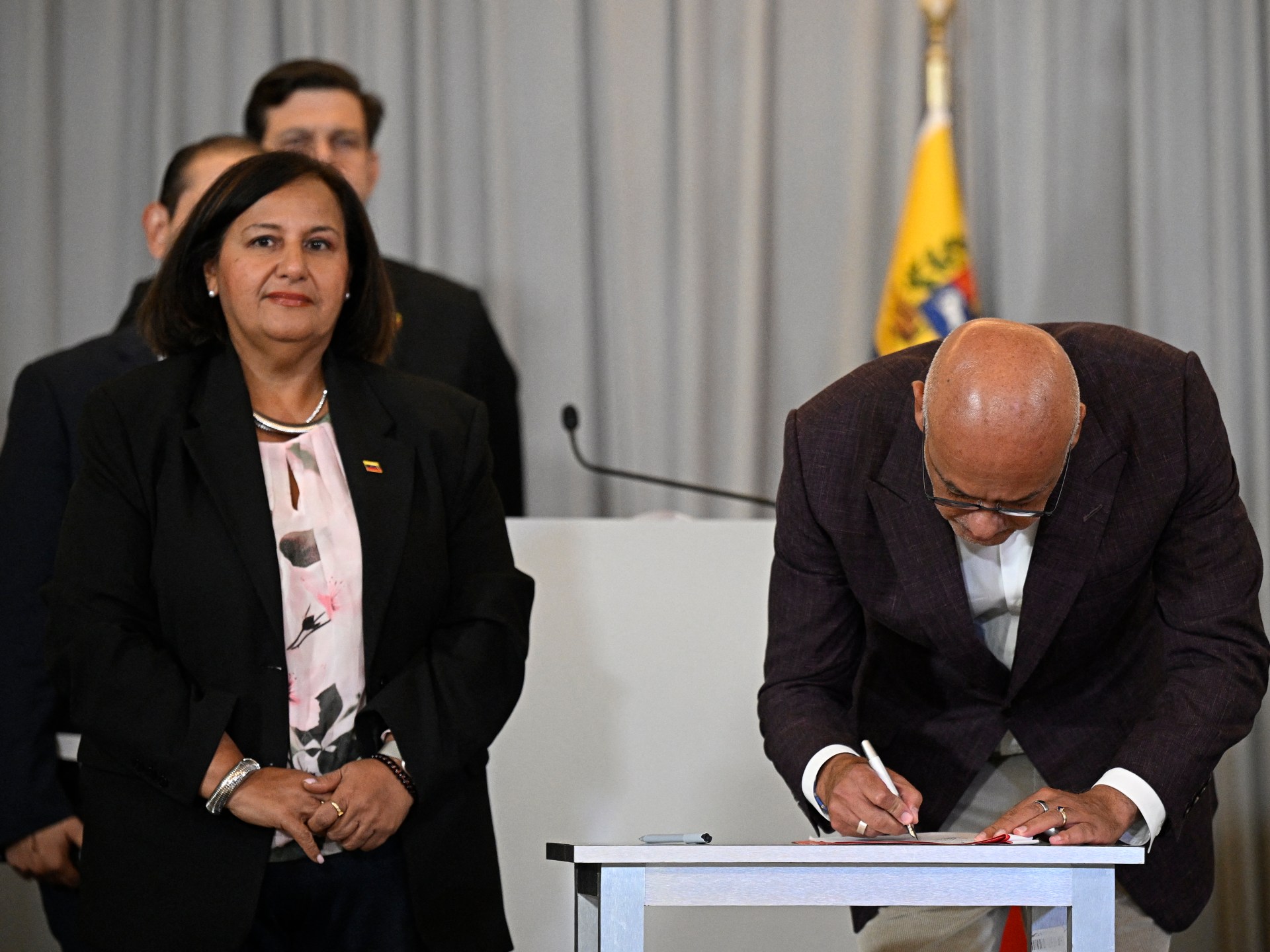 Venezuela's government, opposition reach accord on court reform