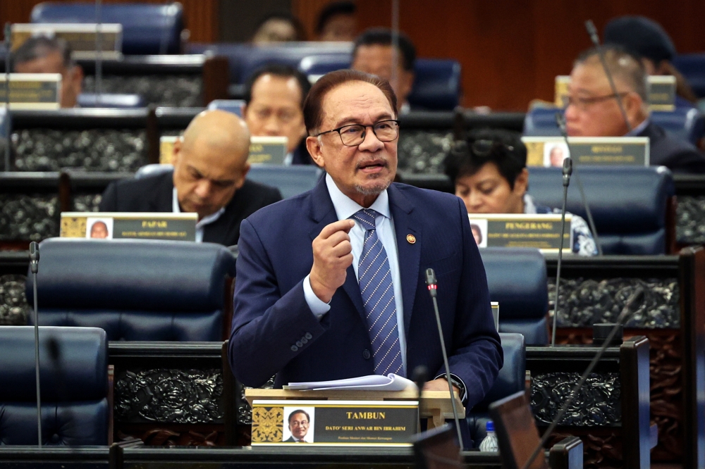 Anwar pertahan penggunaan dana GLIC untuk perumahan, sebut Petronas bantu Putrajaya