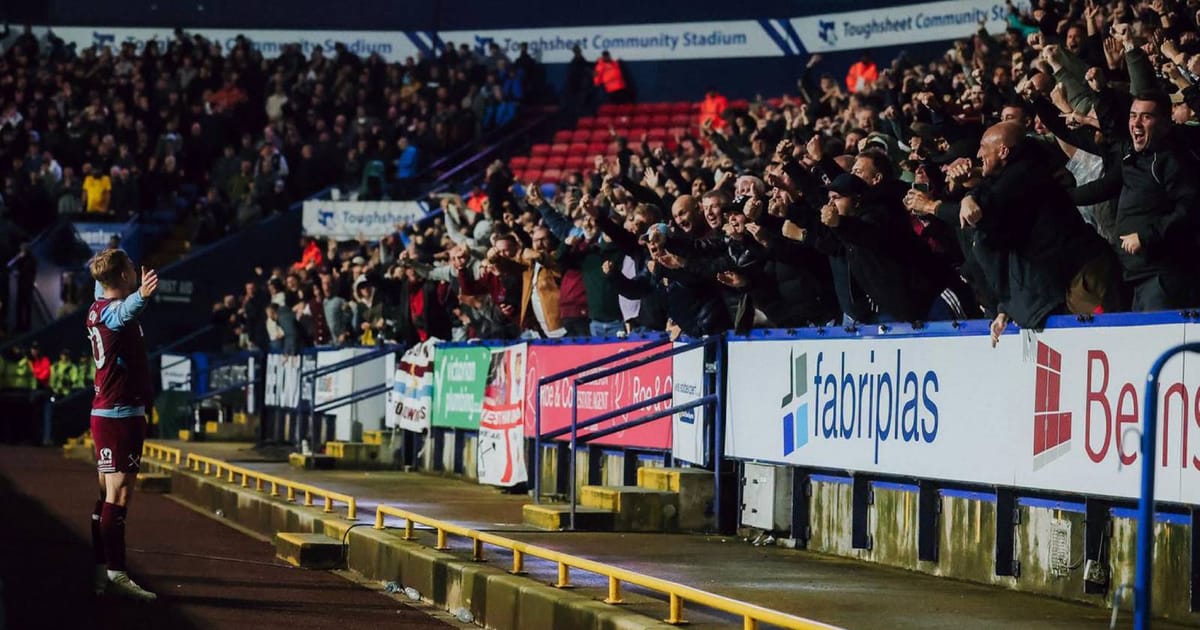 Bowen's brace powers West Ham to Championship summit