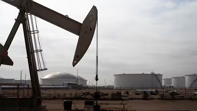 Oil prices climb amid escalating Middle East tensions