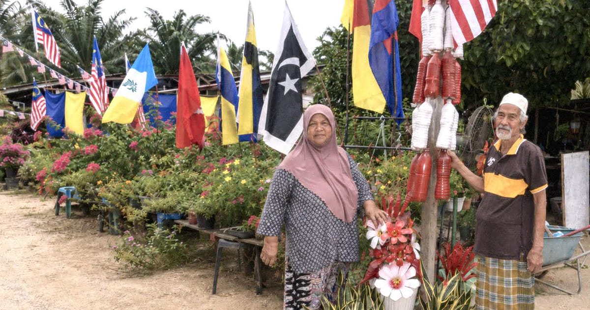 Keluarga Jertih Ciptakan Hiasan Merdeka dari Botol Kitar Semula