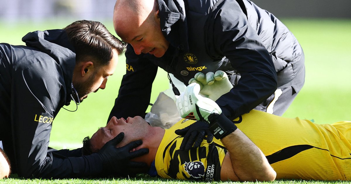 Chelsea's Martinez sidelined for weeks following jaw surgery