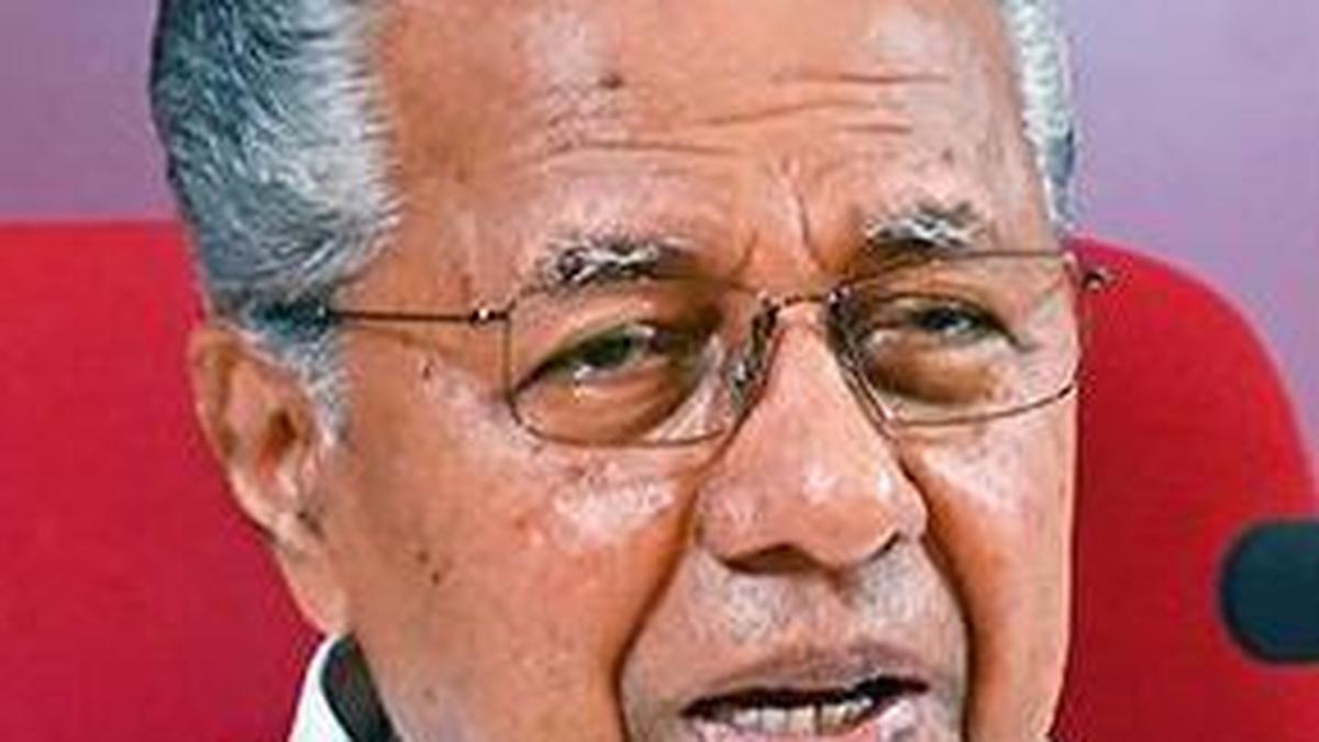 केरल विपक्ष नेता विजयन ने हवाला आरोपों को खारिज किया, परिवार को निशाना बताया
