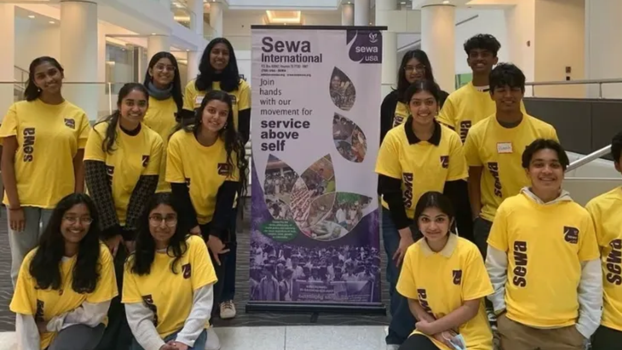 Teen entrepreneur builds nonprofit supporting India's traditional artisans