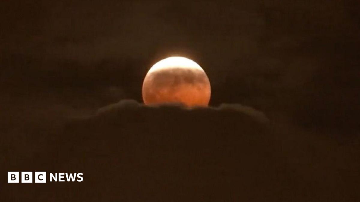 Global audiences witness rare 'blood moon' lunar eclipse