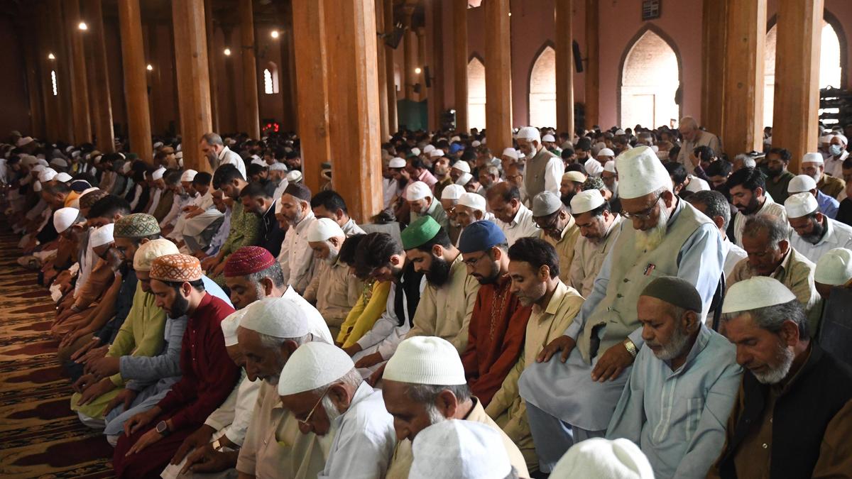 Uniform Friday sermons plan sparks political uproar in Kashmir