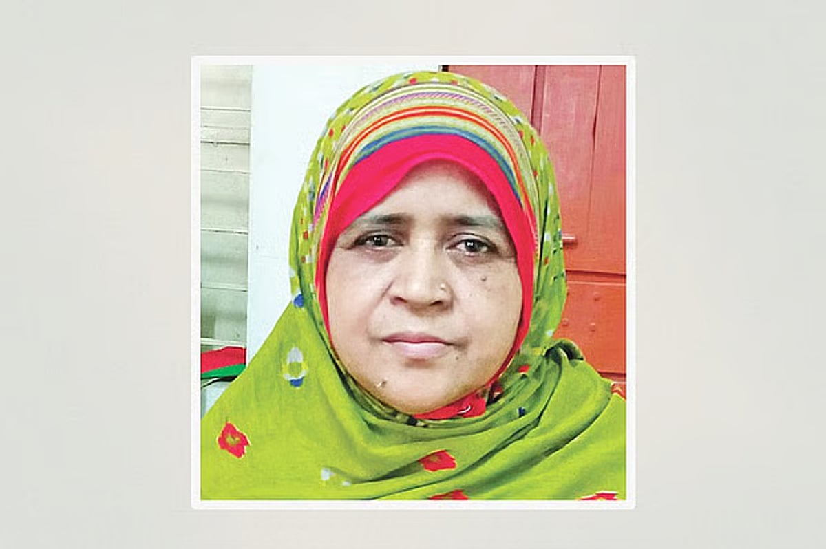 শিক্ষক হত্যায় জড়িত 'প্রকৃত ছিনতাইকারীদের' গ্রেপ্তার দাবি ডিবি