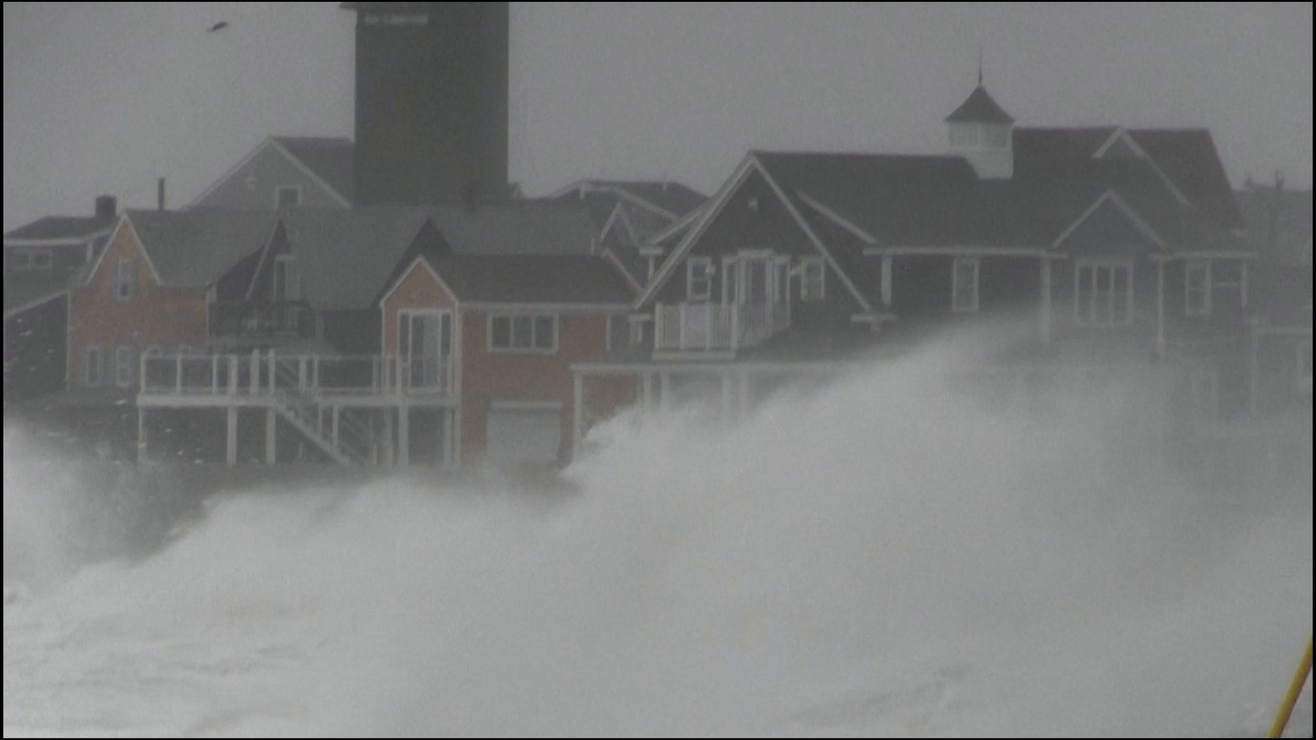 Severe storm pounds US Northeast, leaving thousands without power