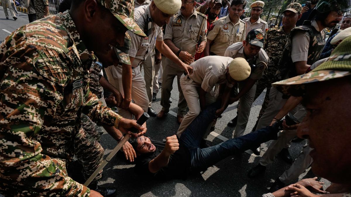 दिल्ली में आपातकाल जैसी स्थिति: सीपीआई(एम) ने पुलिस की कार्रवाई की निंदा की