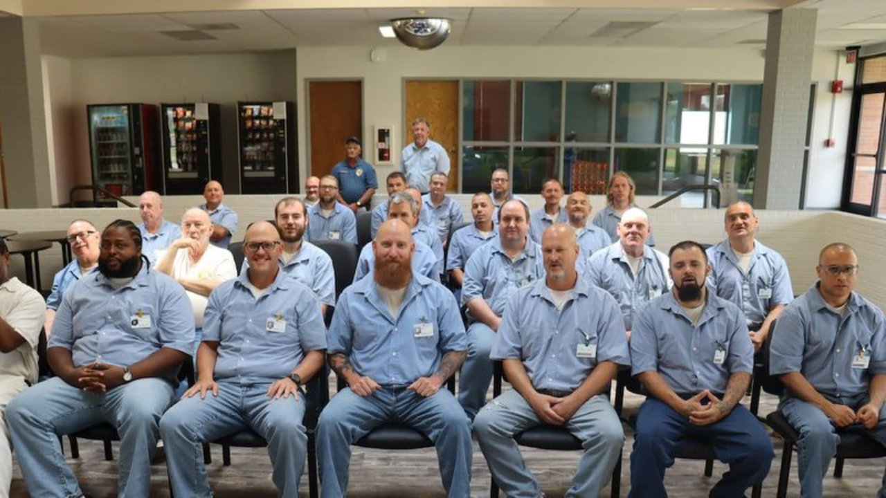 US prison inmates donate thousands to clear children's lunch debt