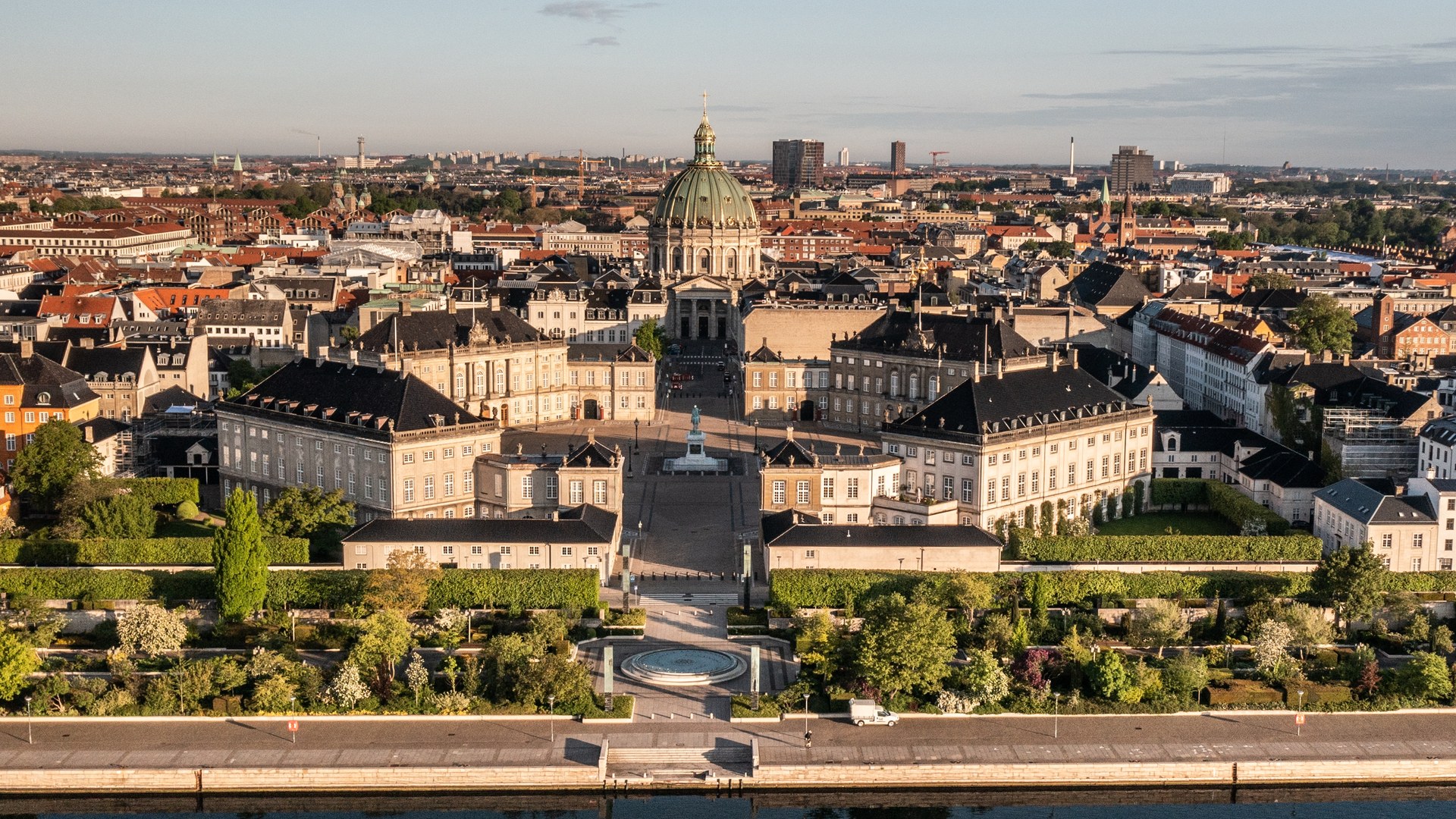 Phu nhân Việt Nam tặng bộ sưu tập sách cho thư viện Copenhagen