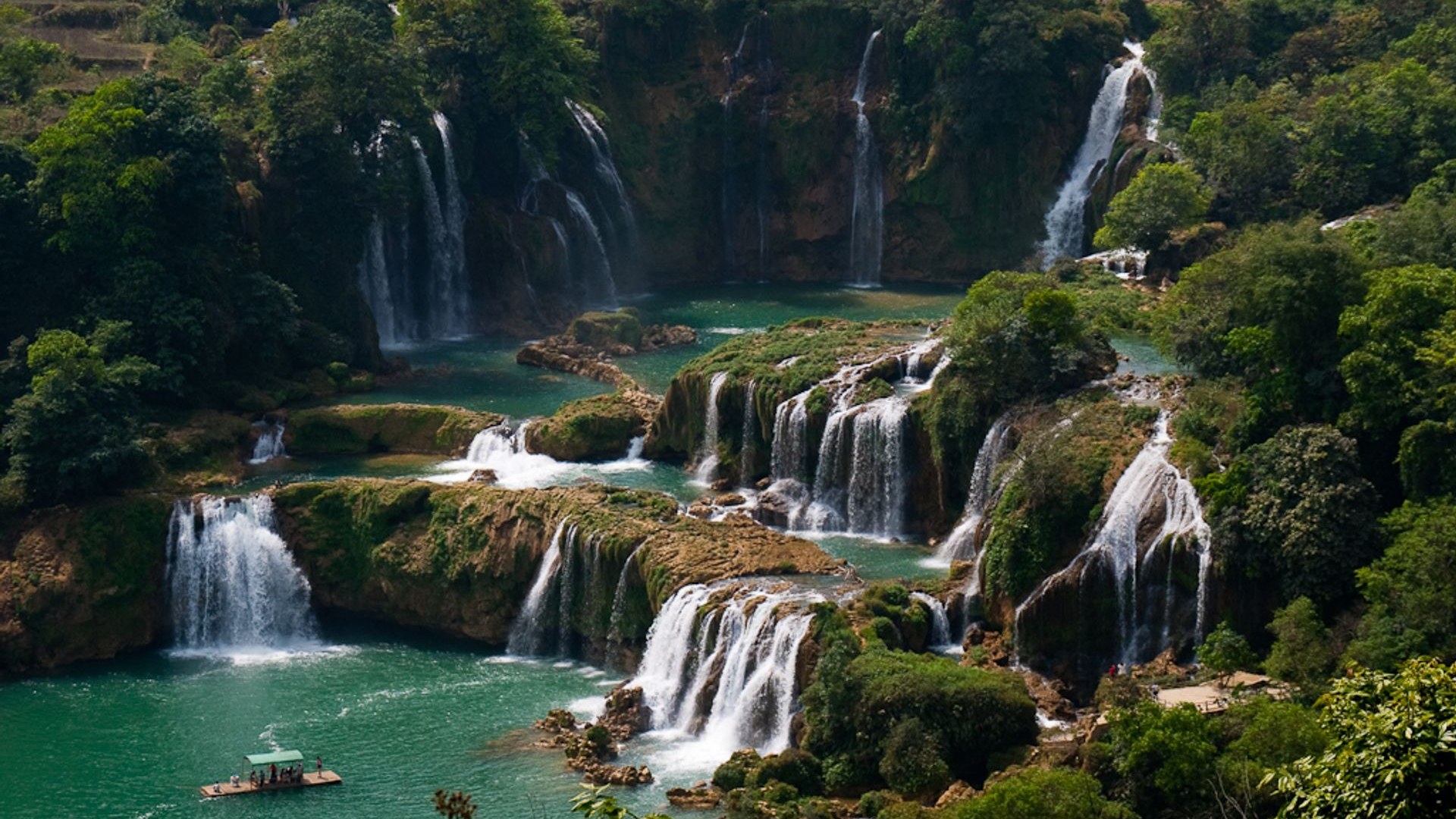 Ban Gioc Waterfall pursues sustainable tourism model in northeastern Vietnam