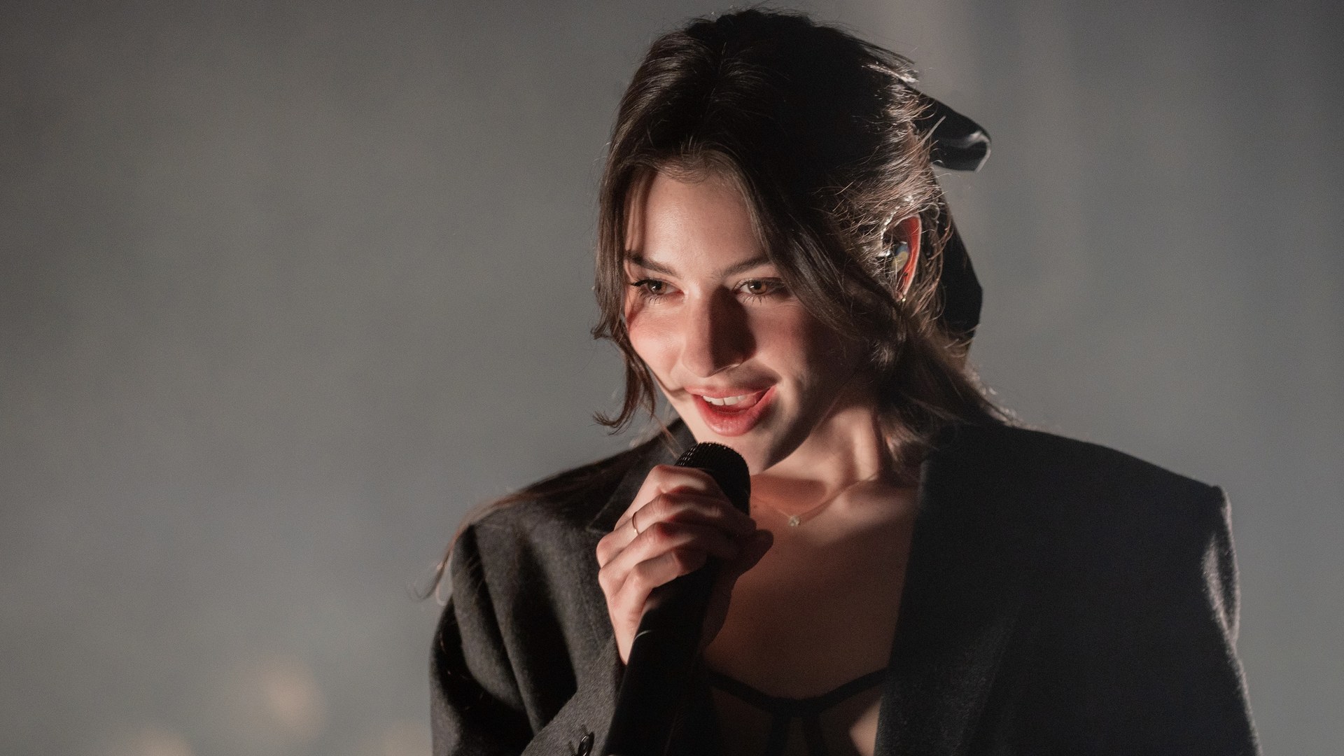 US Singer Gracie Abrams Hints at Upcoming Collaboration with Friend Audrey Hobert