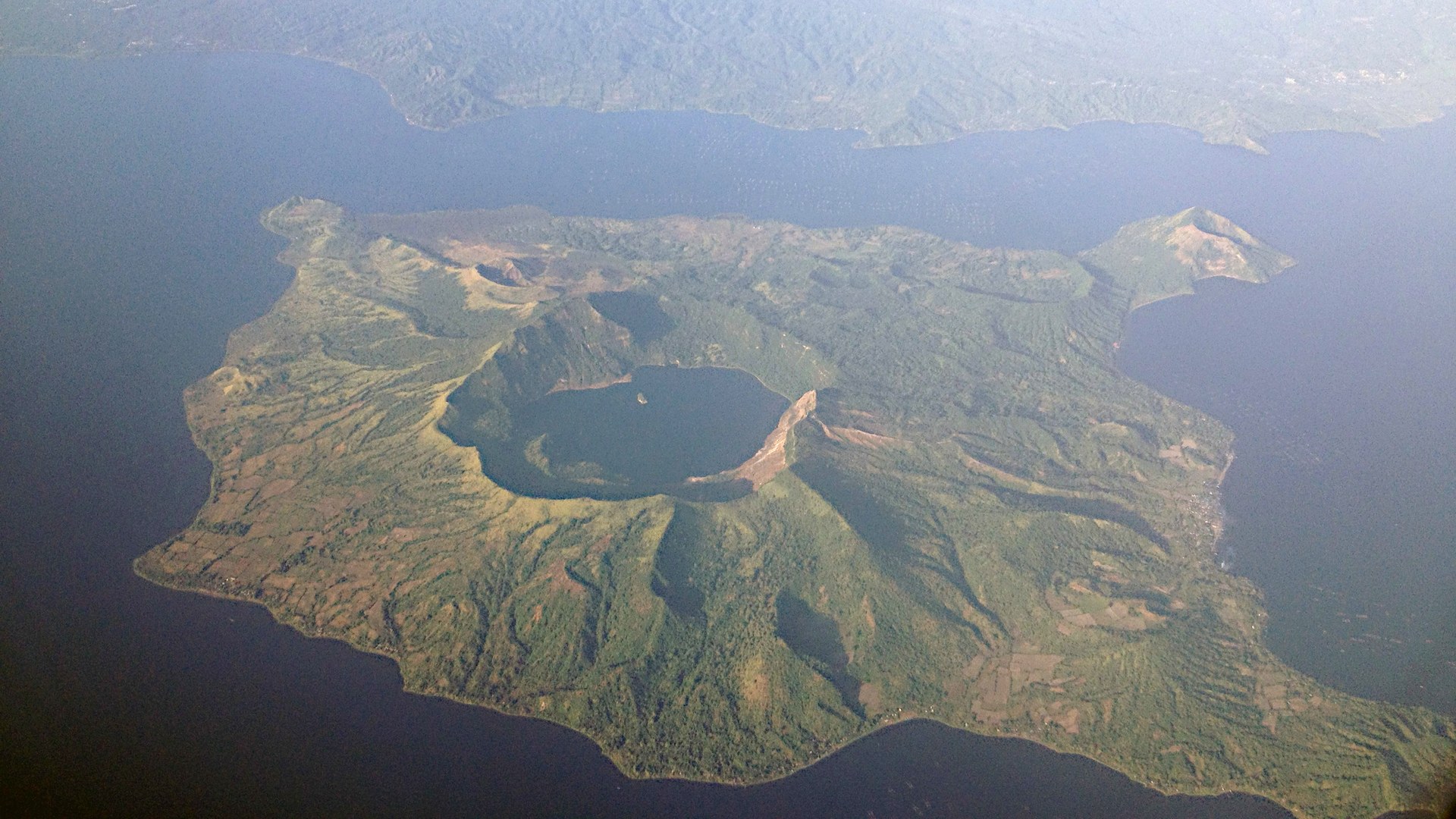 Taal Bulkan nagpakita ng aktibong unrest, dalawang minor eruptions narekord