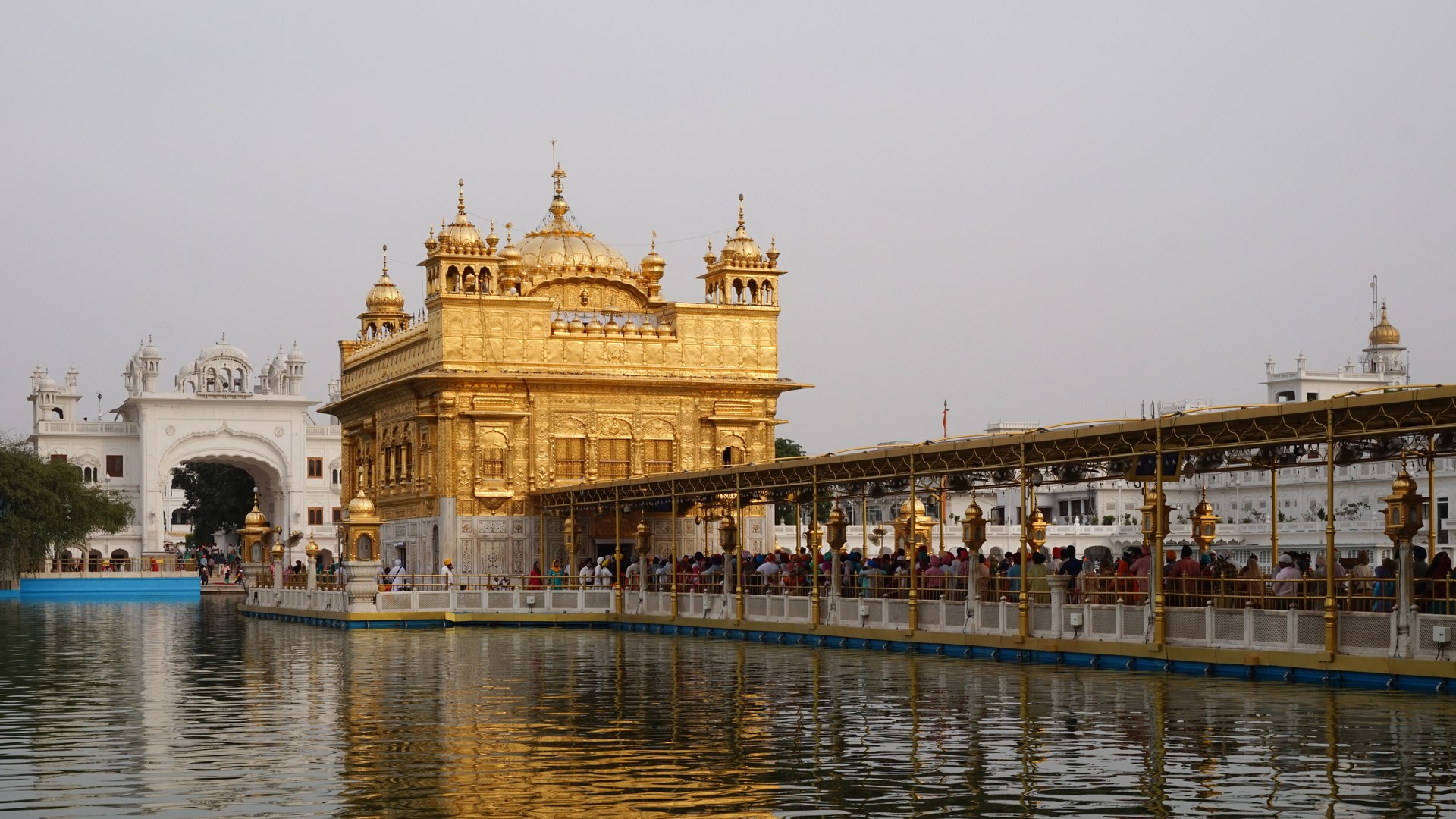 Sara Ali Khan moved to tears at Golden Temple before film release