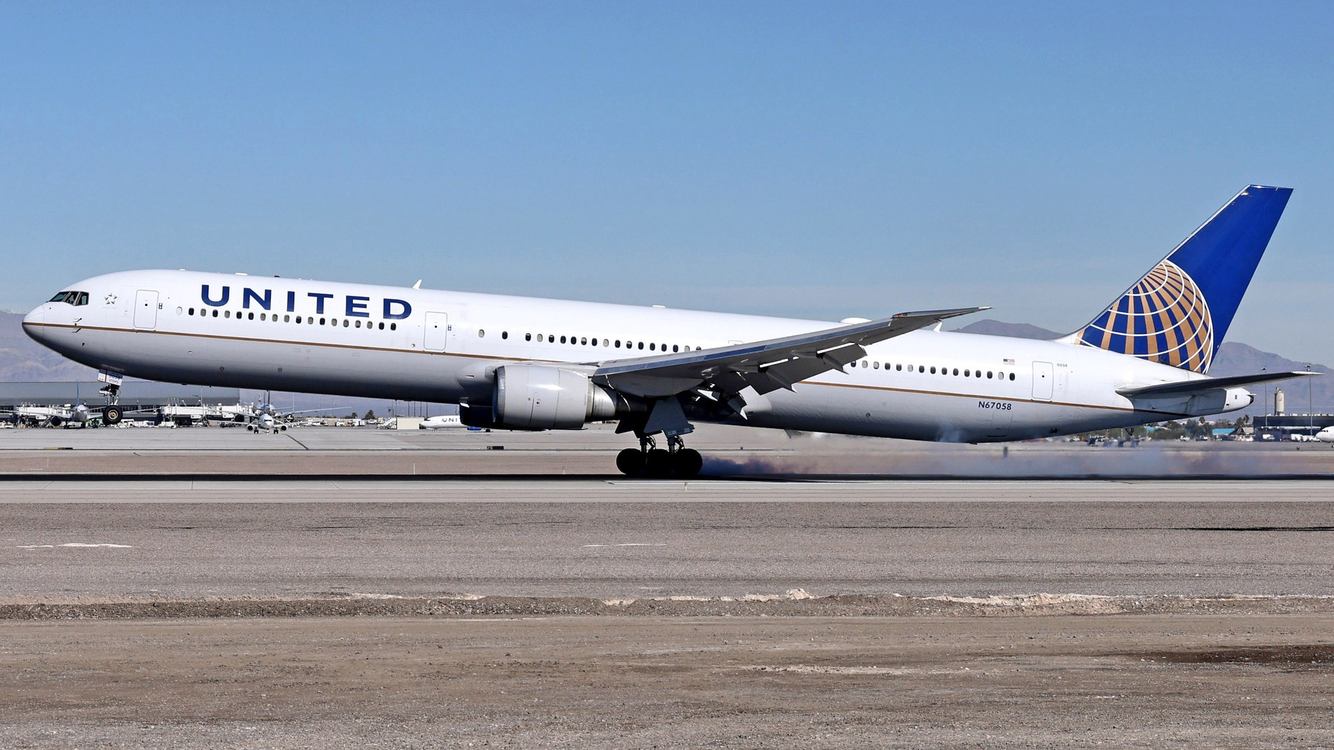 United Flight Diverted After Passenger Makes Hijacking Threat Mid-Flight