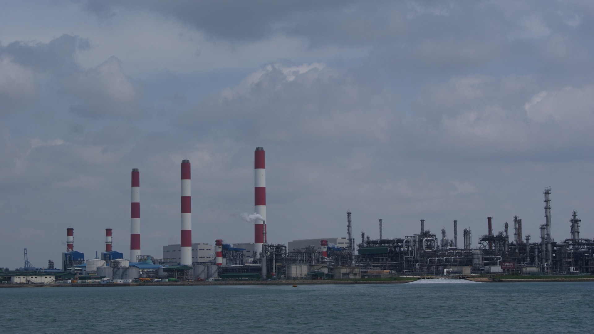 Indonesia dan Singapura Berselisih atas Pemotongan Ekspor Gas