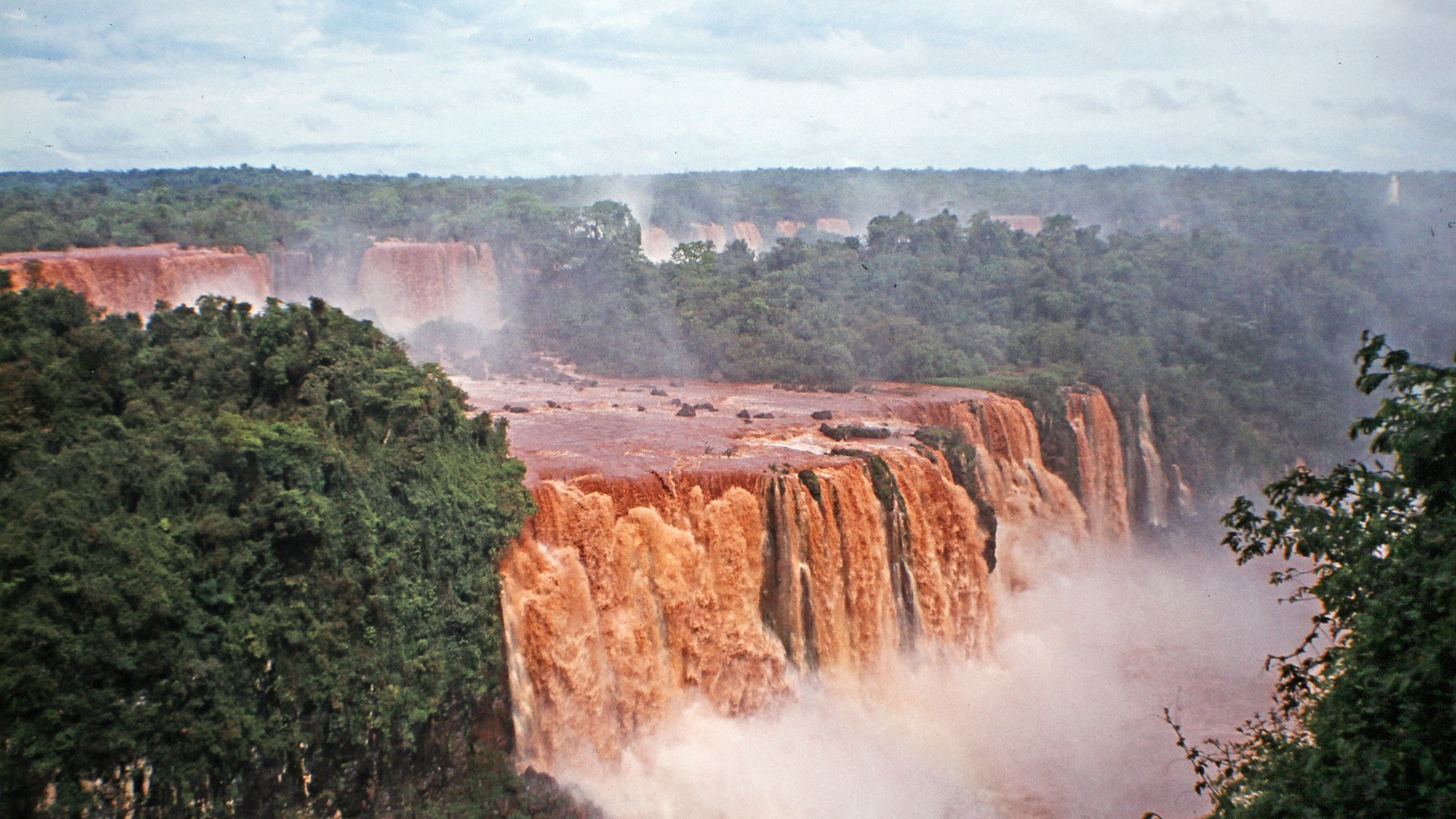 Waterfalls at Brazil-Argentina border surge to near-record levels