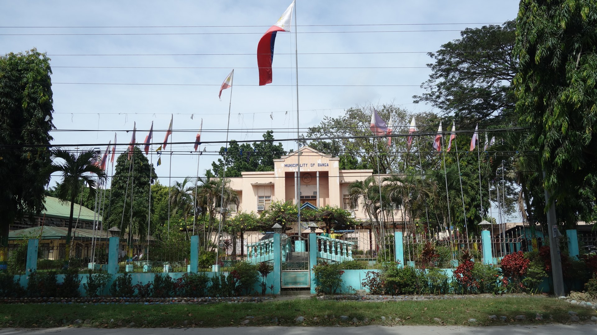 Floodwaters hamper Undas preparations at South Cotabato cemetery