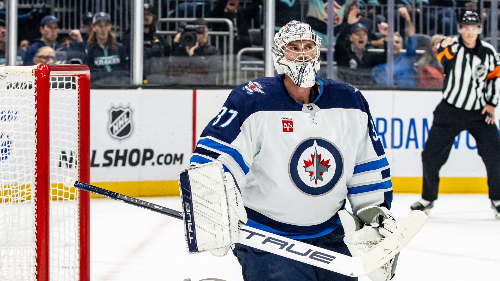 Hellebuyck to make Devils debut after Jets trade