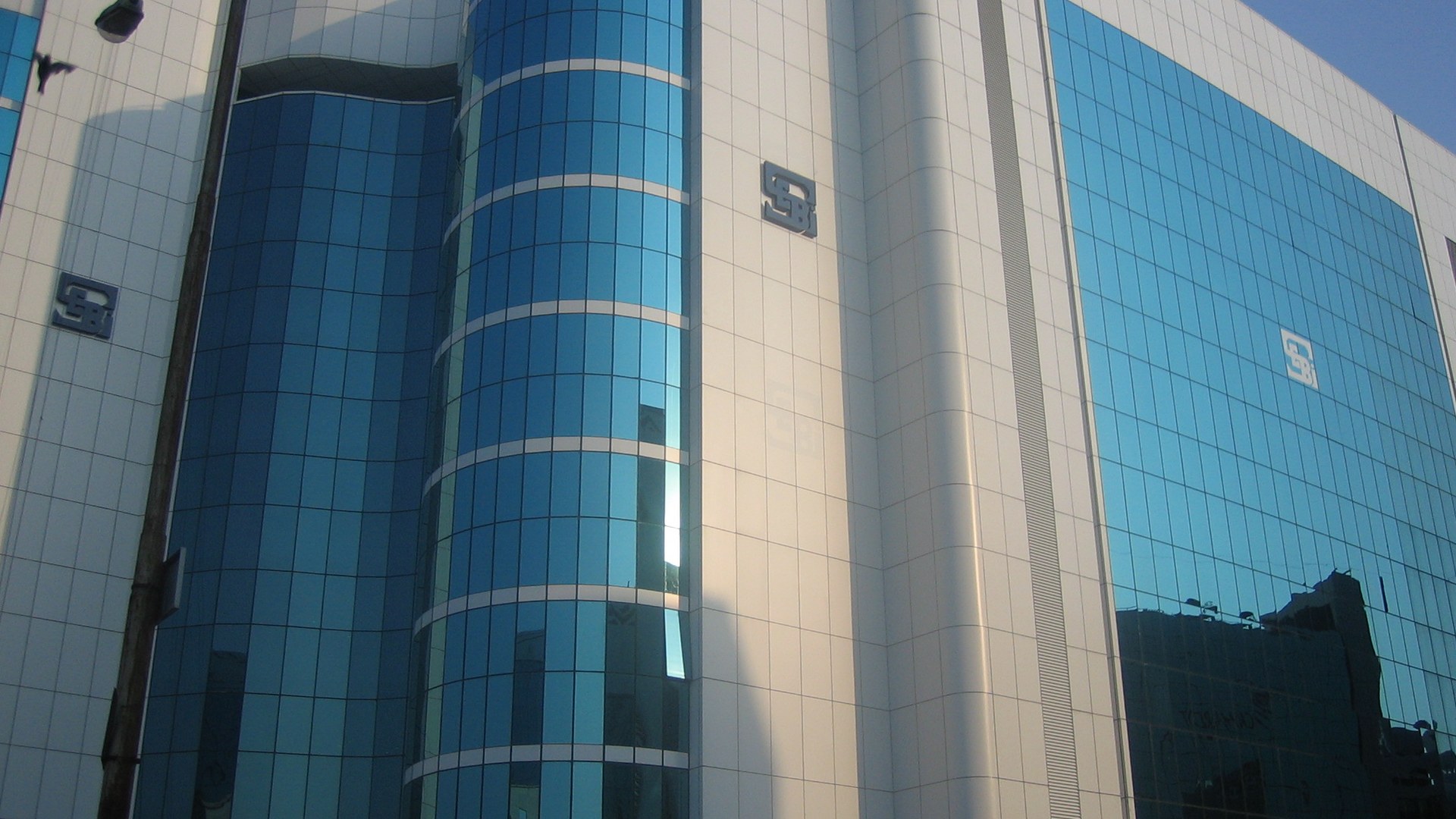 SEBI Orders Rs 11.5 Crore Penalty Against Avadhut Sathe Trading Academy