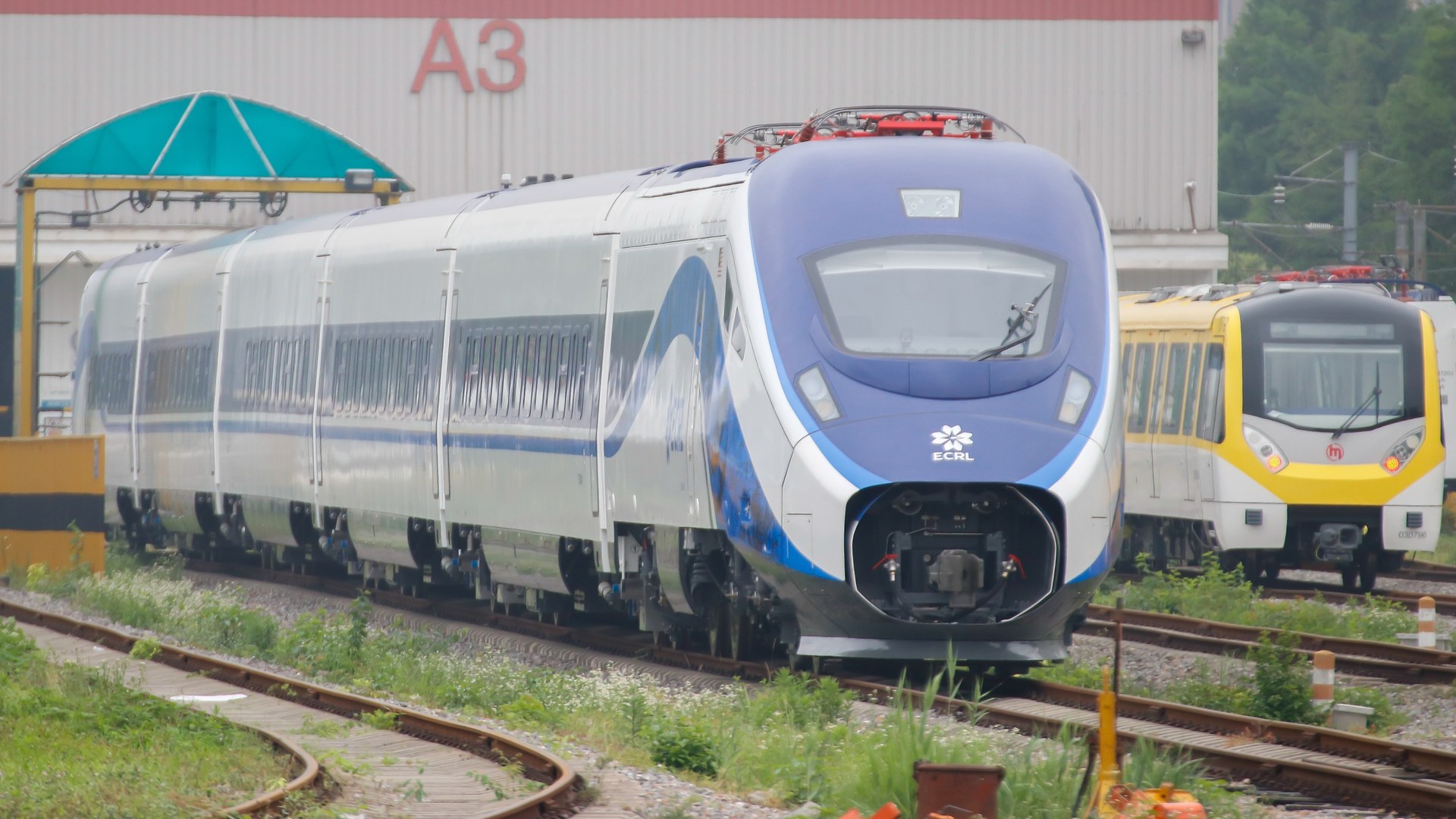 Keluarga dan warga emas terima baik diskaun tambang ECRL 50 peratus