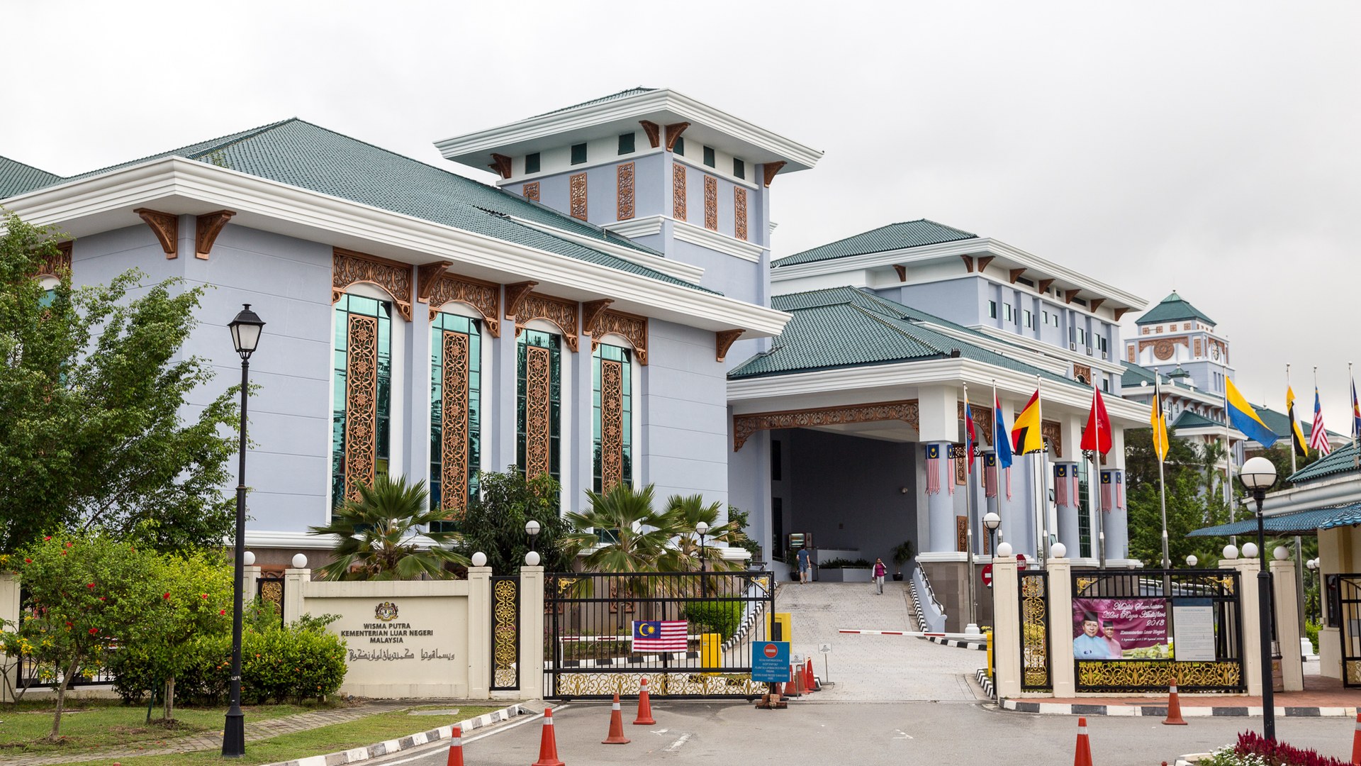 Wisma Putra nasihatkan warga Malaysia tangguhkan perjalanan tidak penting ke Perancis