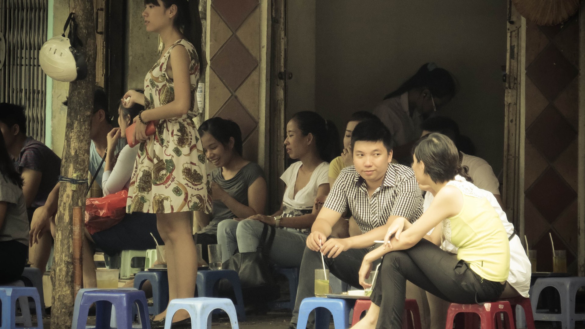 British Magazine Highlights Hanoi's Pre-Dawn Street Food Culture