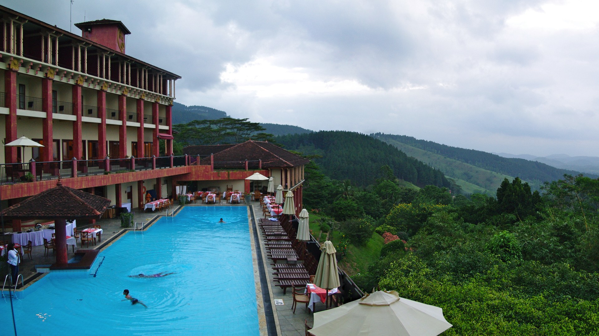 Amaya Resorts launches festive season with cake-mixing events nationwide