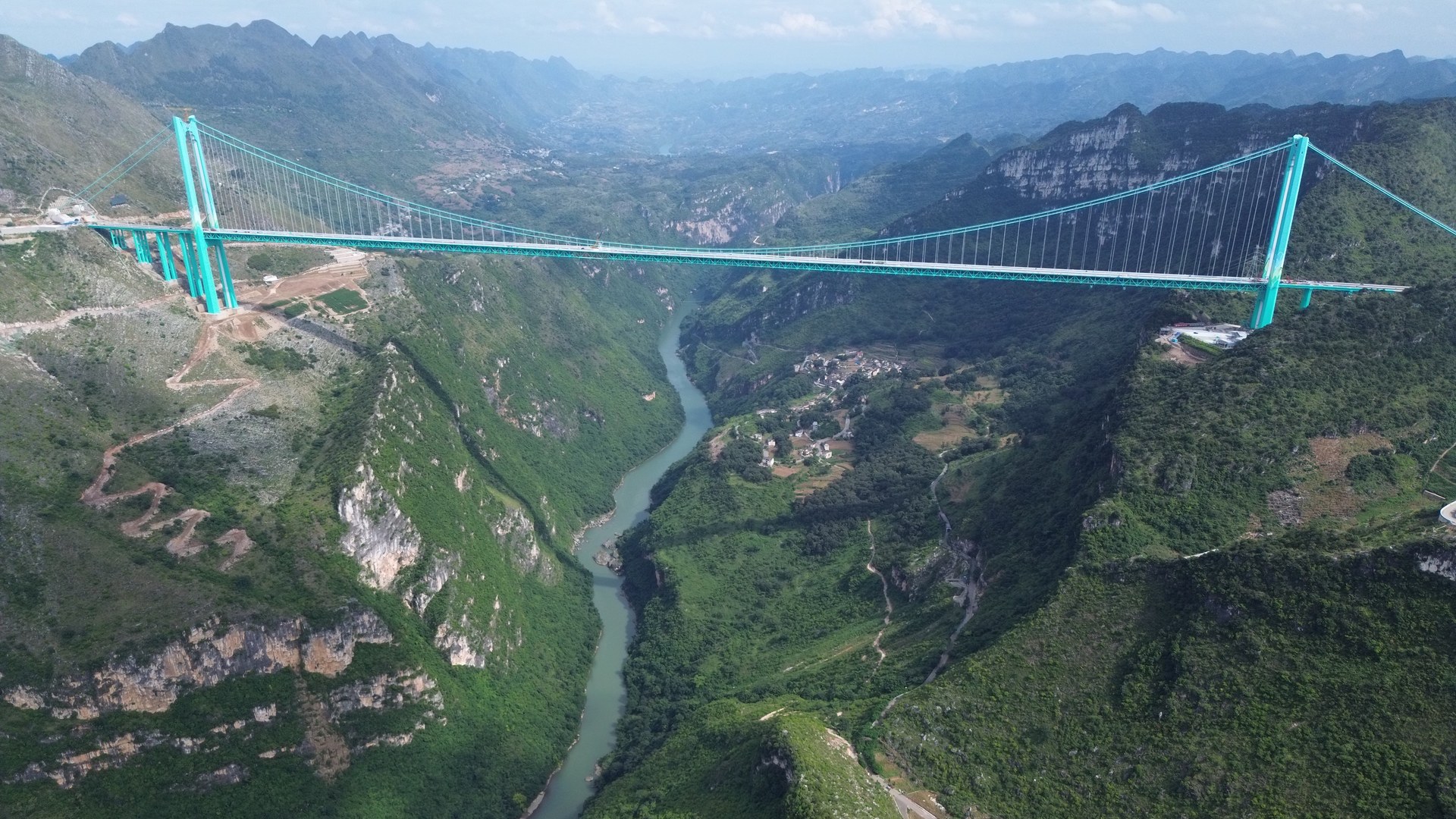 China's record-breaking bridge transforms into major tourist destination