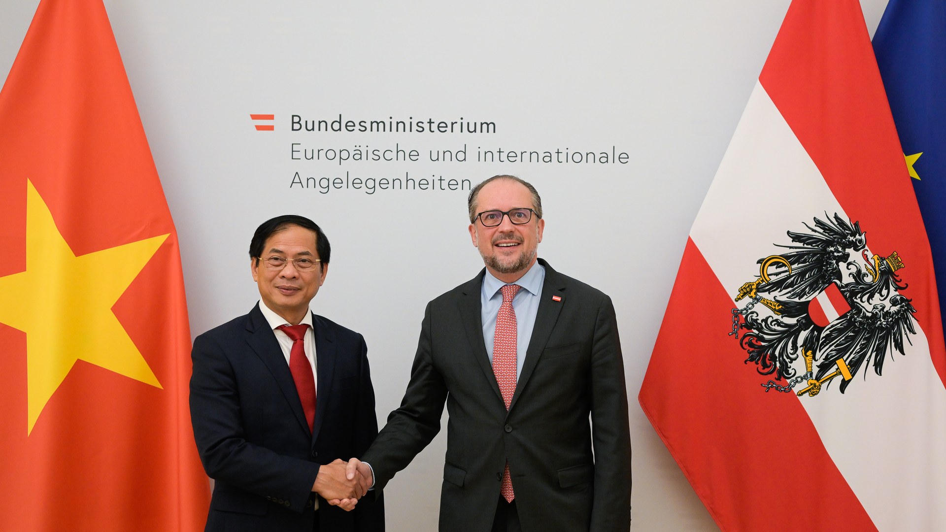 Vietnam marks Austria's 71st National Day with formal congratulations
