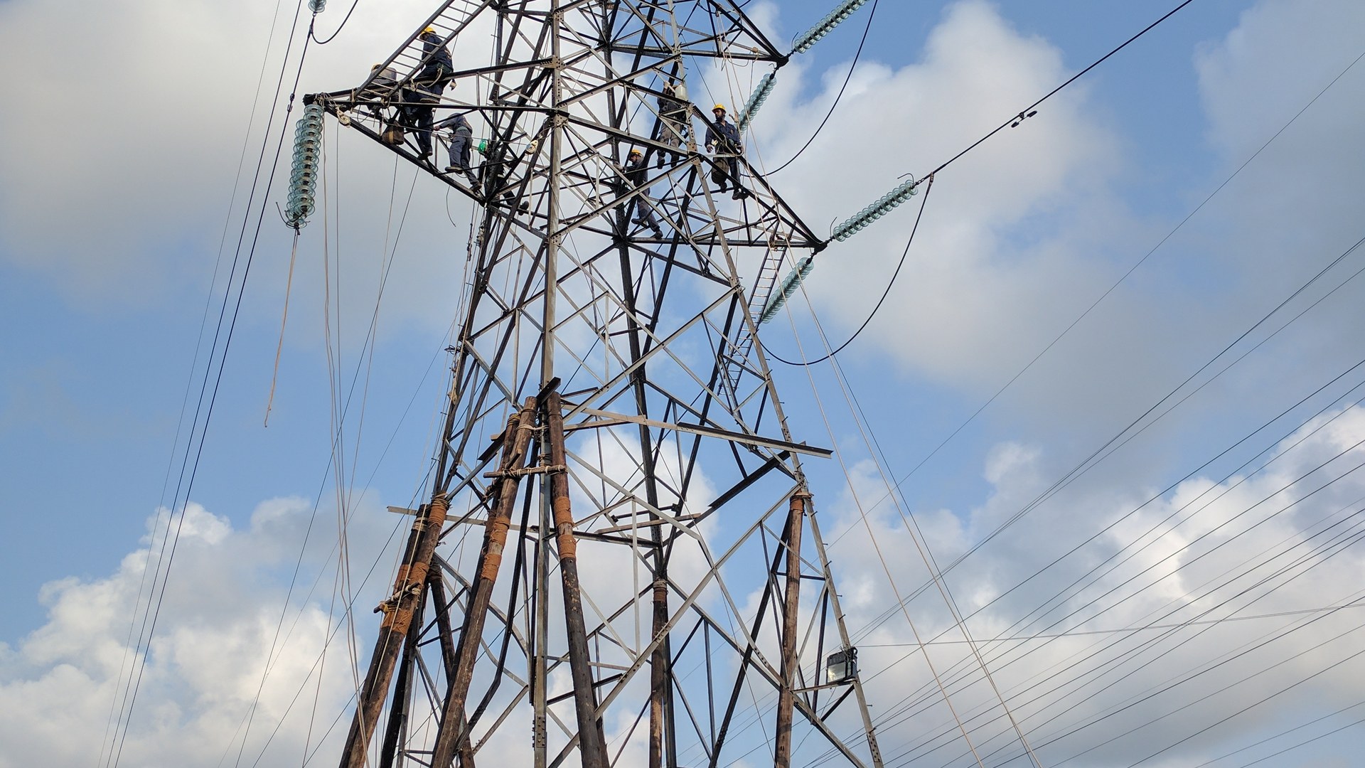 Sri Lanka's National Power Utility Schedules Rolling Power Cuts