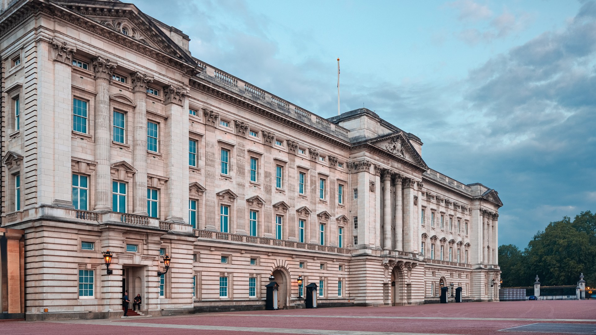 Jacksonville Jaguars Visit Buckingham Palace After London Victory