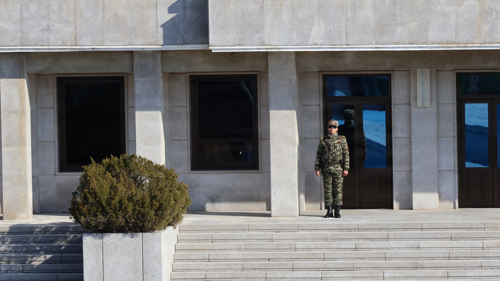North Korea authorizes border forces to take decisive action against South