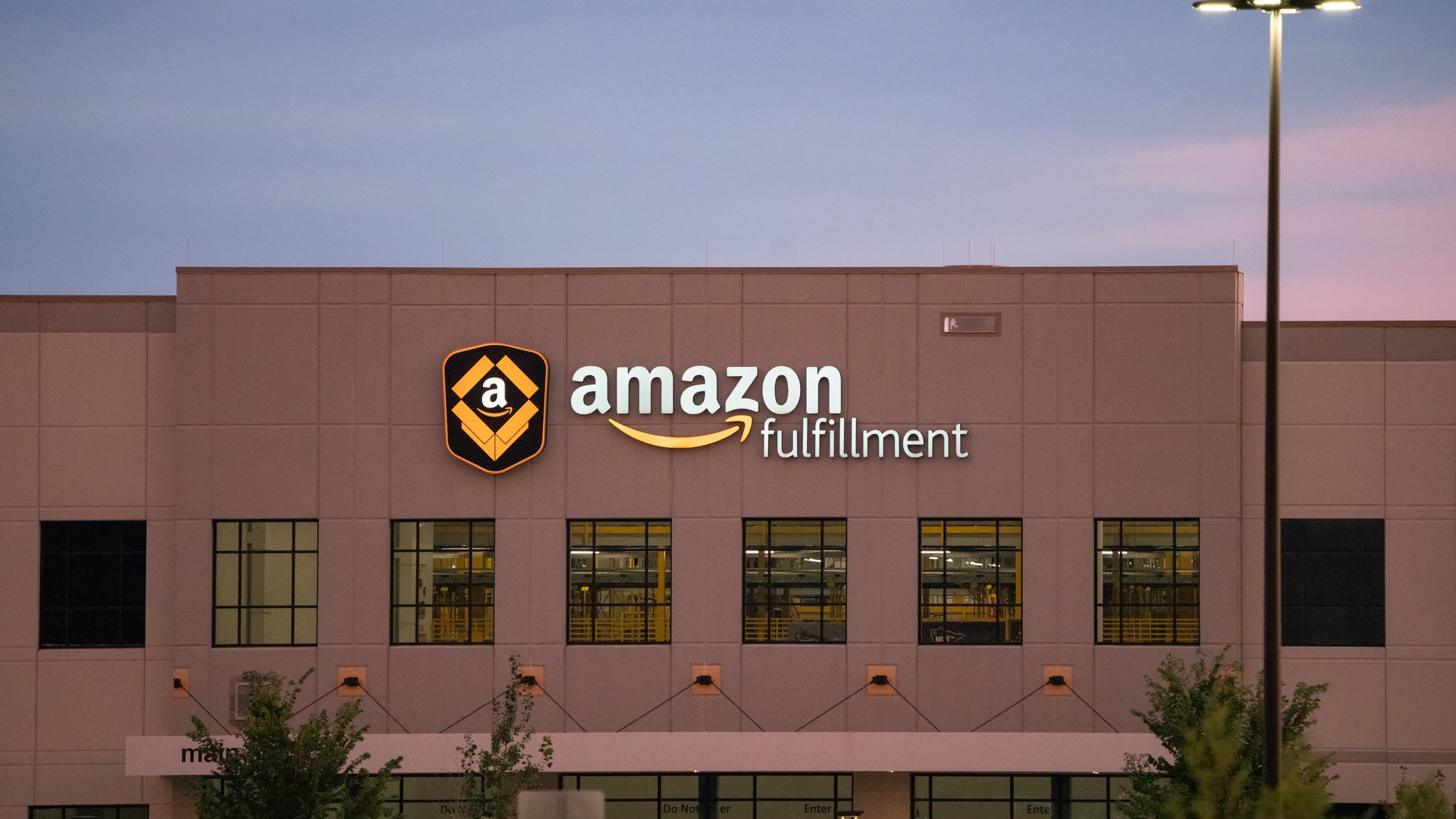Amazon Ramps Up Holiday Hiring With 300,000-Plus Positions