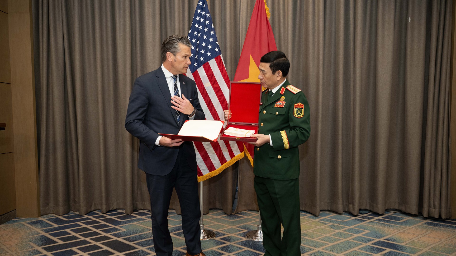 Vietnam's Defence Minister Strengthens Regional Ties at ADMM+ Forum