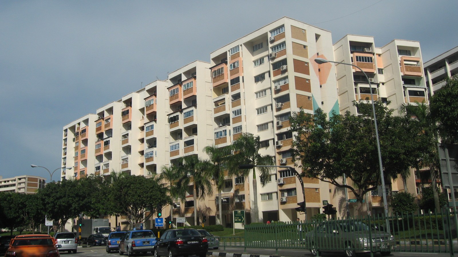 Four escape Tampines flat after clothes dryer catches fire